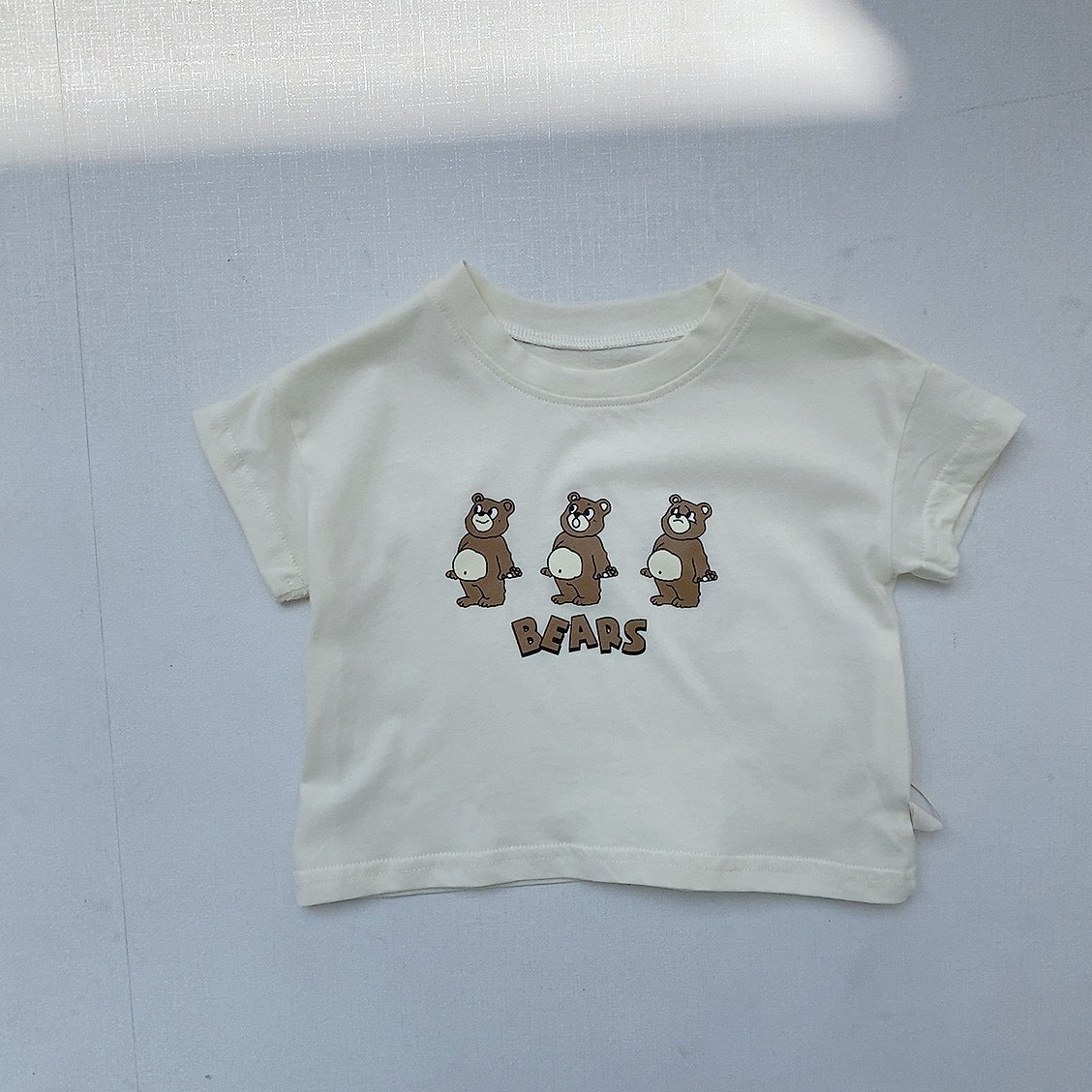  【N1168】夏季款 嬰幼兒童純棉三隻小熊卡通印花短袖T恤上衣-2色Baby Parks 童裝批發 Baby Parks 童裝批發