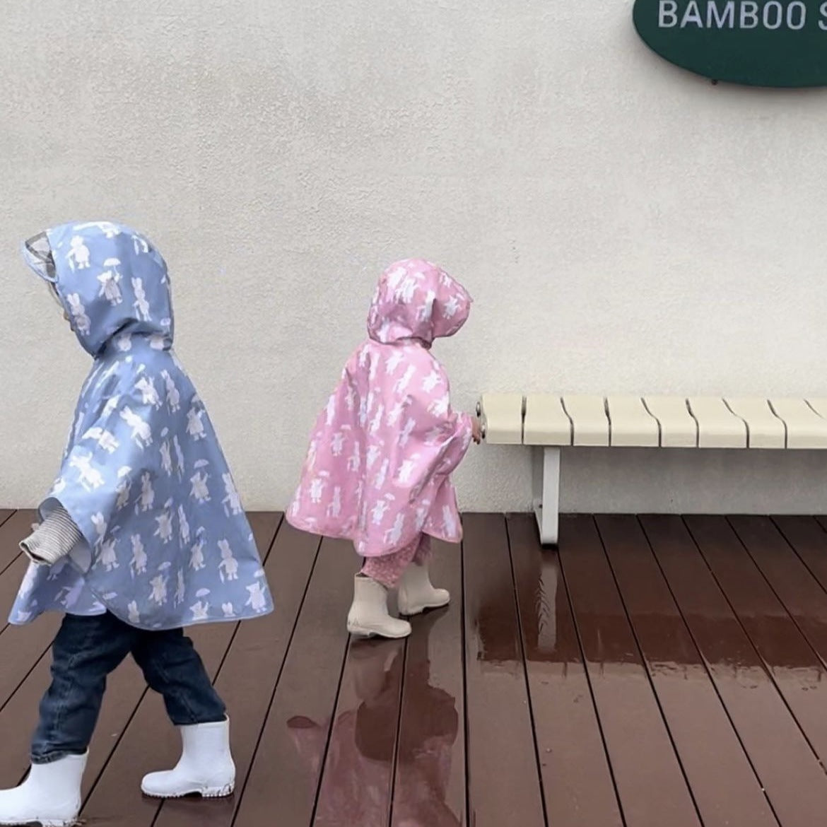 【Y3082515】嬰幼兒童雨衣 韓國斗篷式雨衣卡通小熊寶寶幼兒園男童女童防水連帽雨披-2色 - Baby Parks 童裝批發