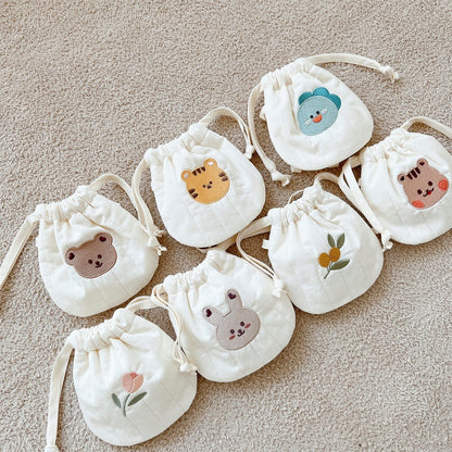  【Y2090901】韓國可愛刺繡絎縫抽繩束口小包斜挎出門零錢包-7色Baby Parks 童裝批發