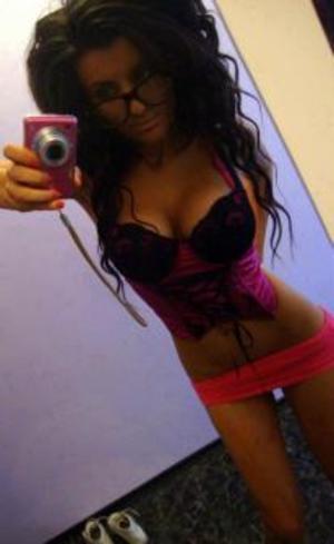 Olivia, 32