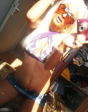 Astrid, 22