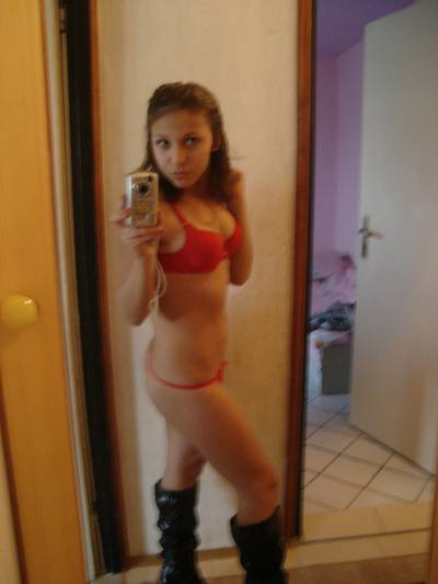 Julie, 27