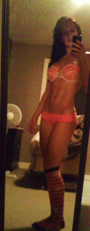 Julie, 47