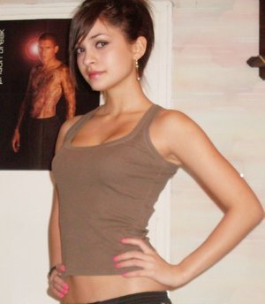 Kaja, 28
