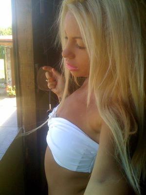 Astrid, 29
