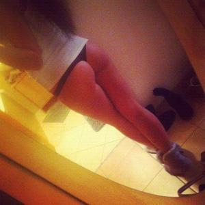 Mia, 22