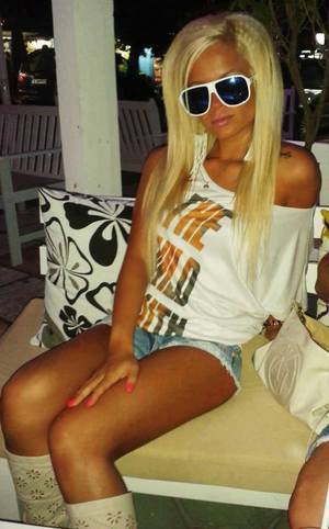 Eline, 21